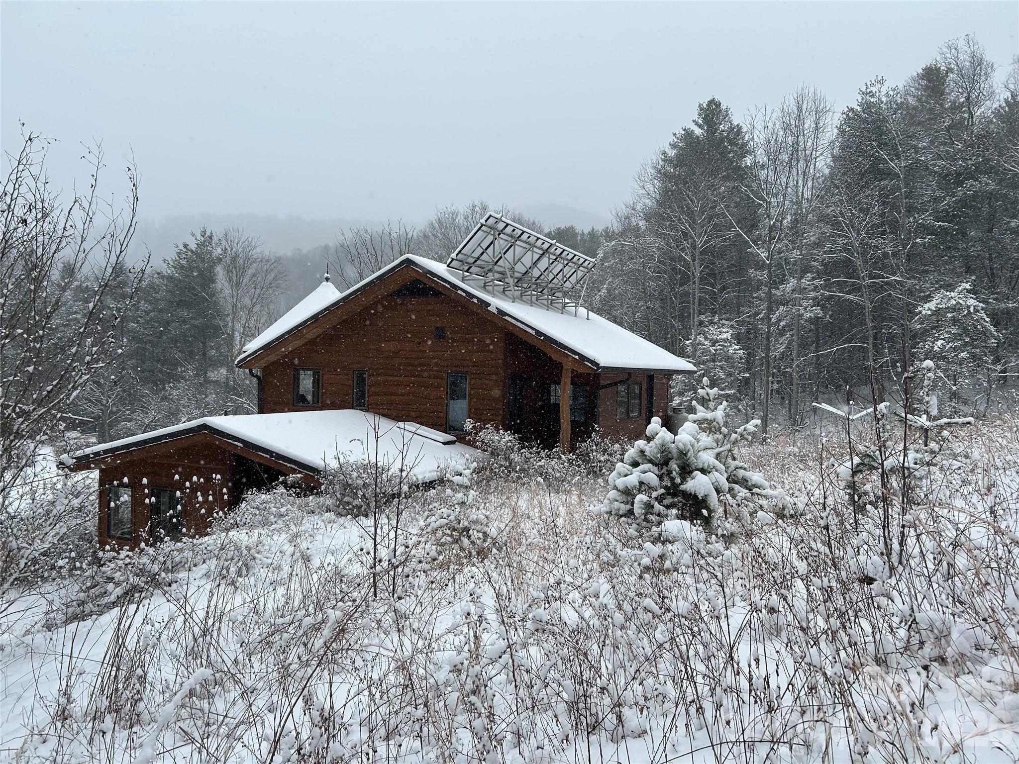 1422 Middle Fork Road — Hendersonville