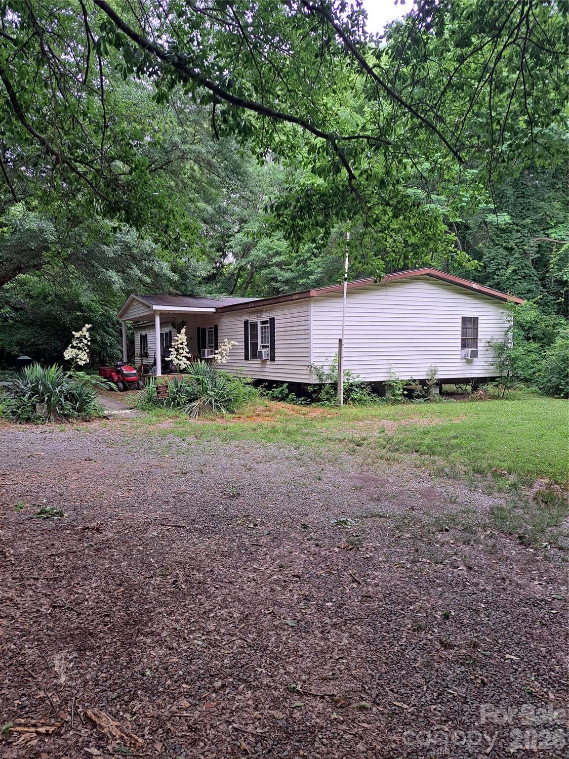 5023 Dogwood Lane — Stanley