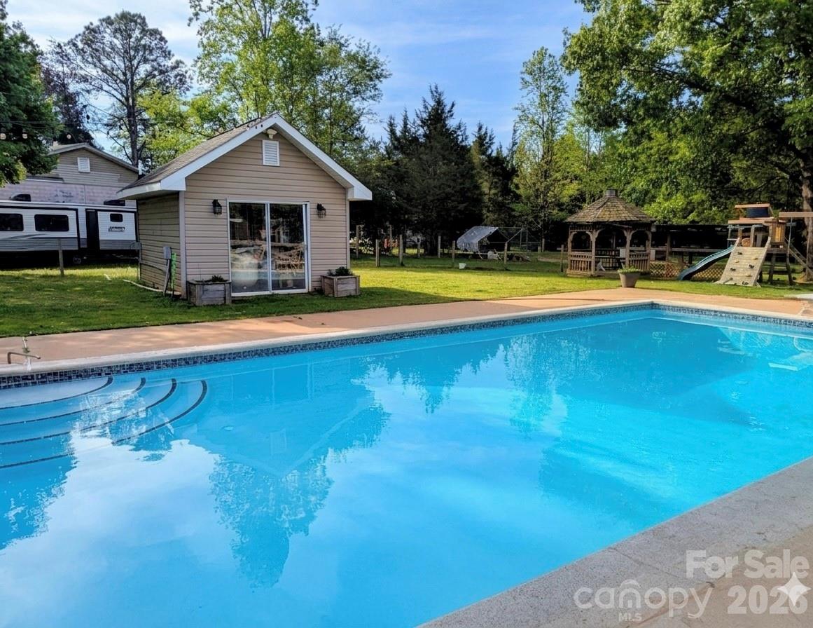 5226 Old Plank Road — Iron Station