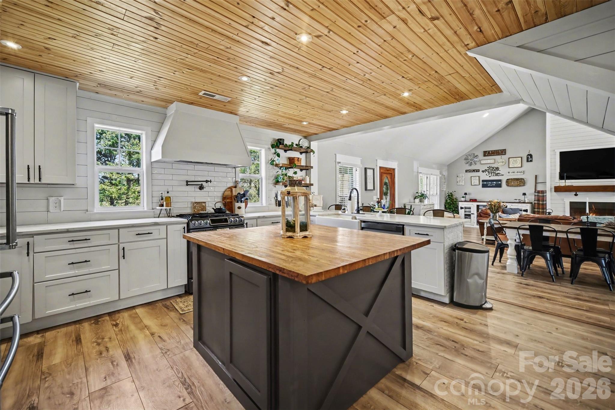 5226 Old Plank Road — Iron Station