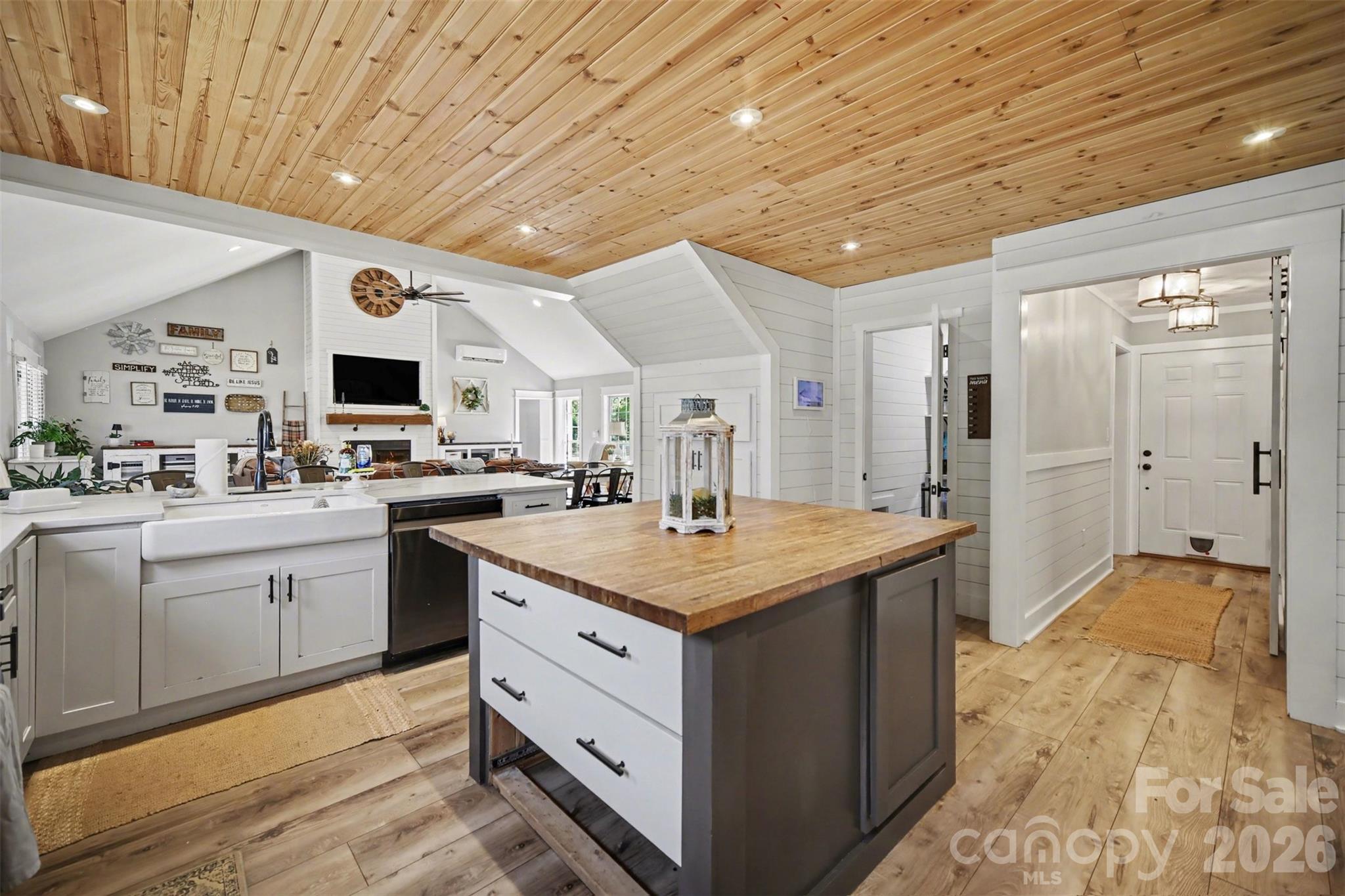 5226 Old Plank Road — Iron Station
