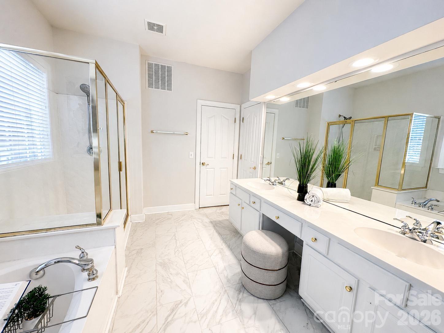 11106 Knight Castle Drive — Charlotte