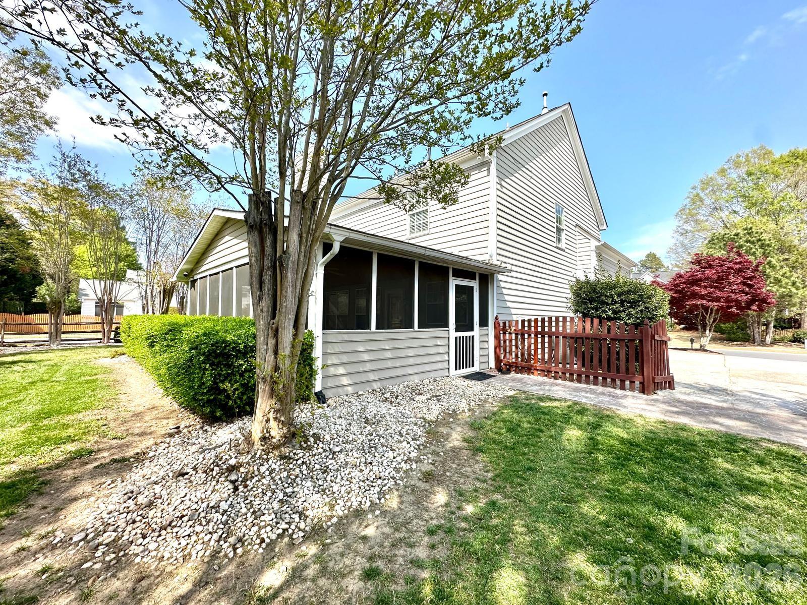 11106 Knight Castle Drive — Charlotte