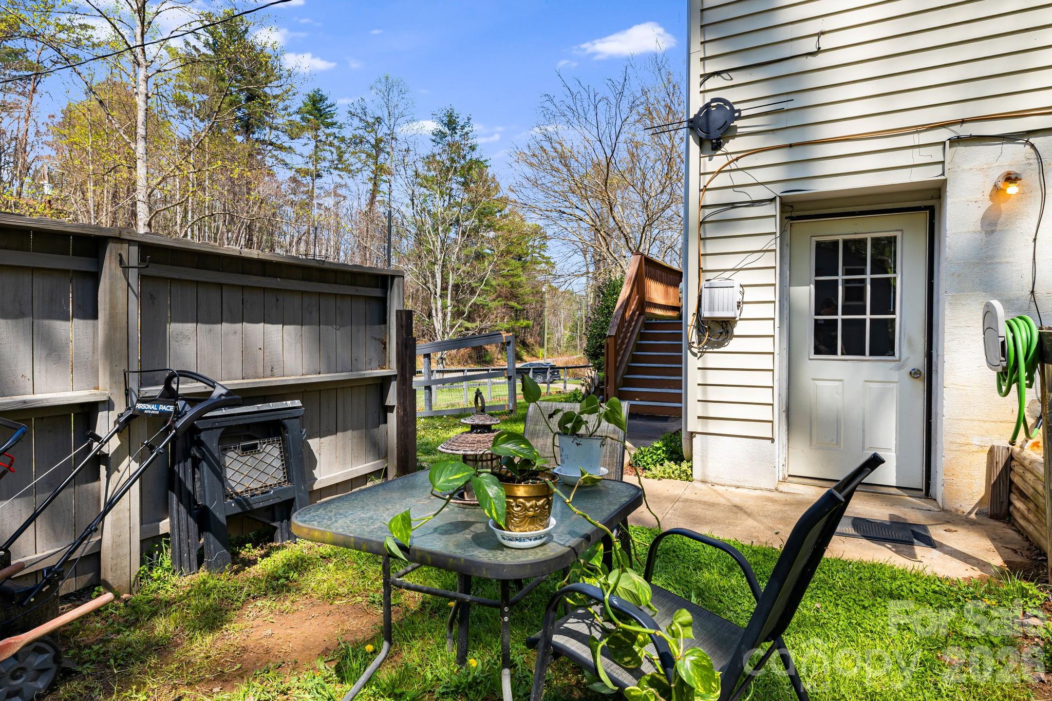 289 Riverview Church Road — Asheville