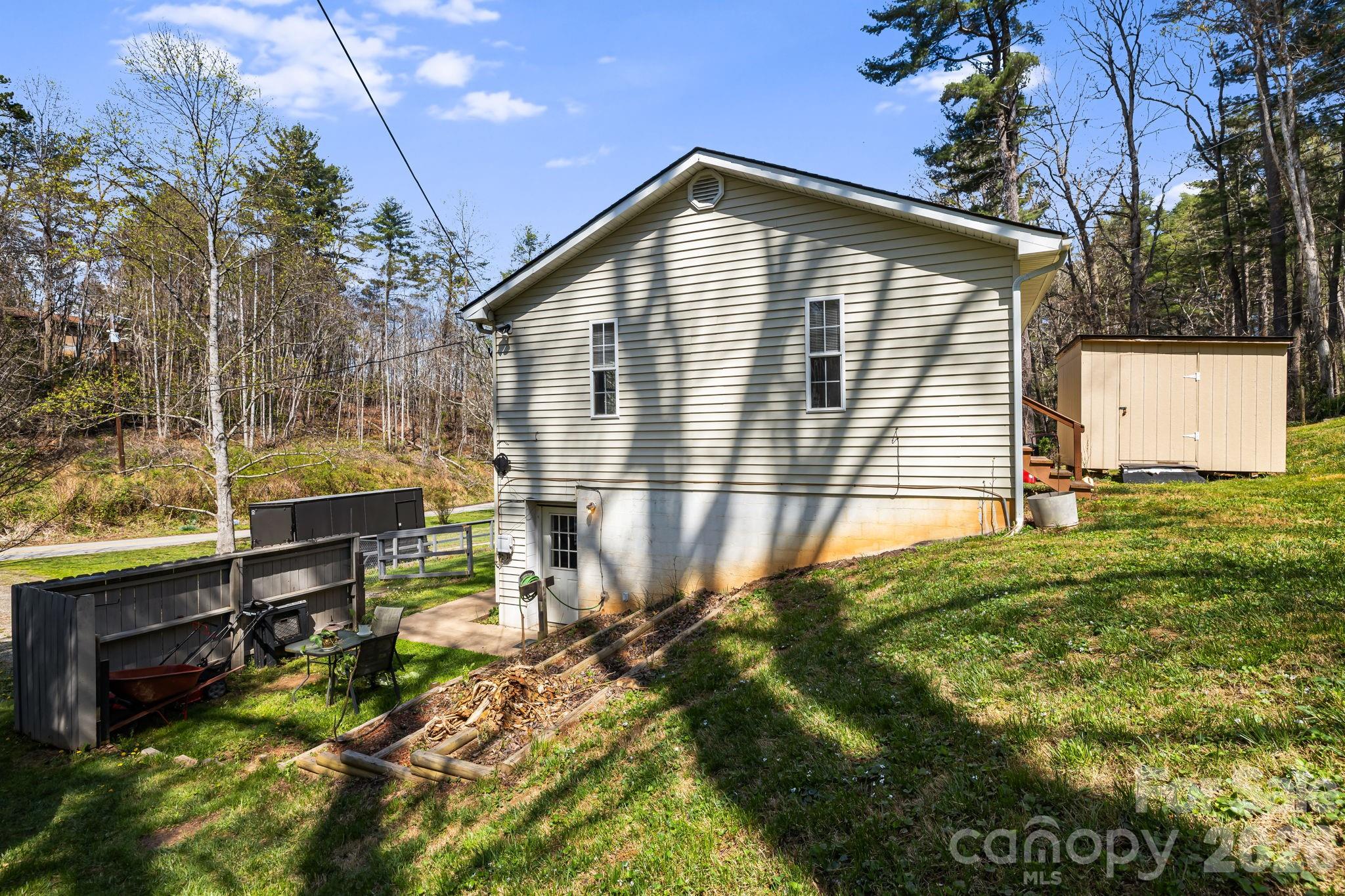 289 Riverview Church Road — Asheville