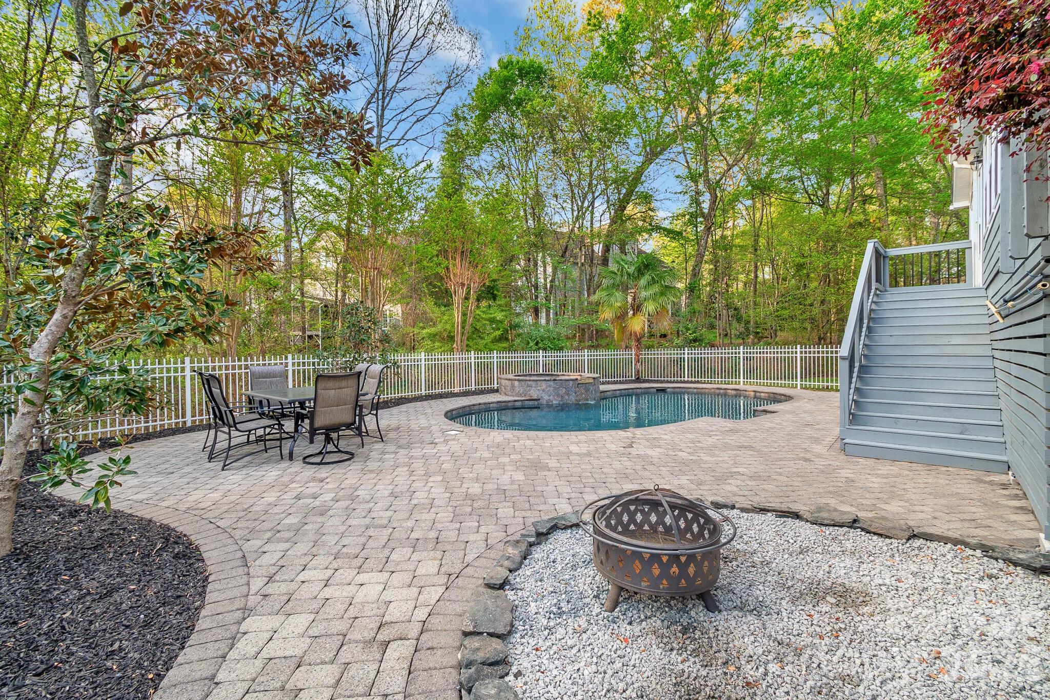 1216 Flat Heads Lane — Waxhaw