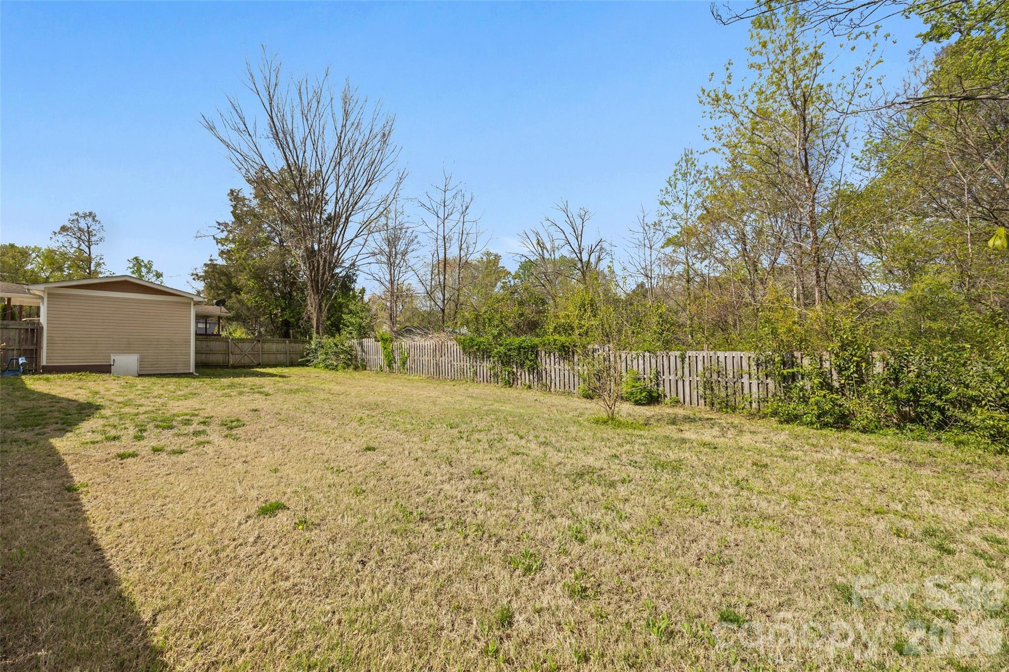 5024 Victoria Avenue — Charlotte