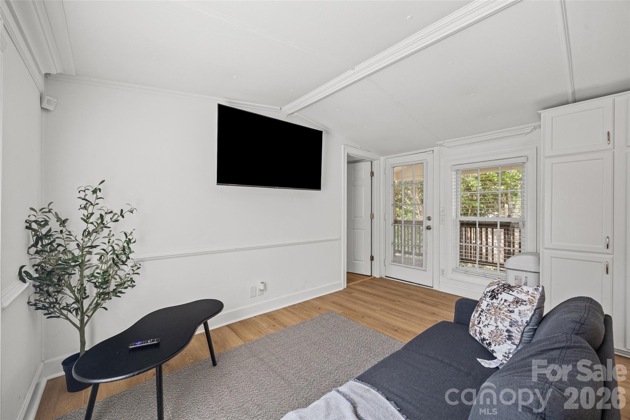 5024 Victoria Avenue — Charlotte