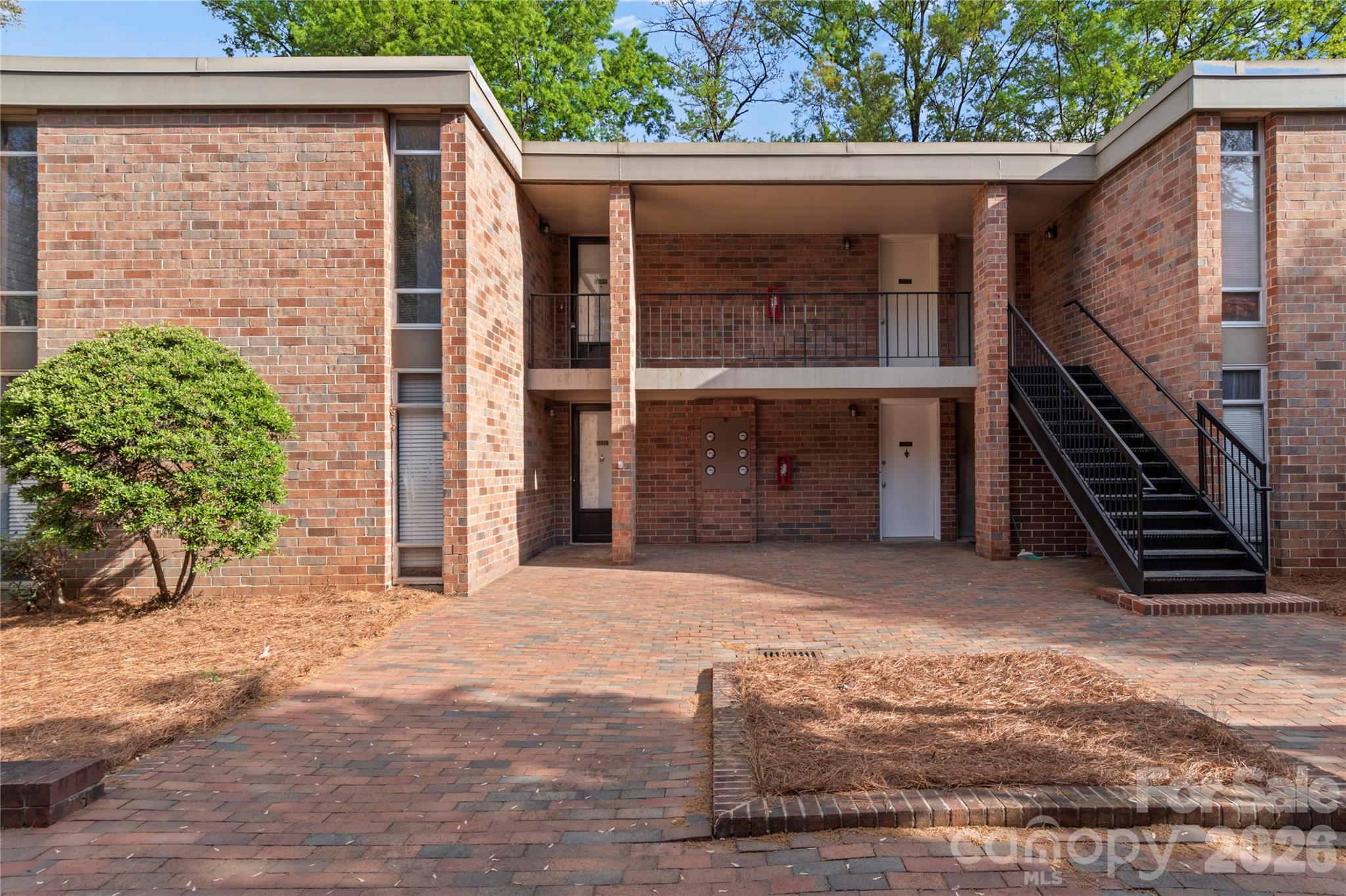 1739 S Hawthorne Road — Winston Salem