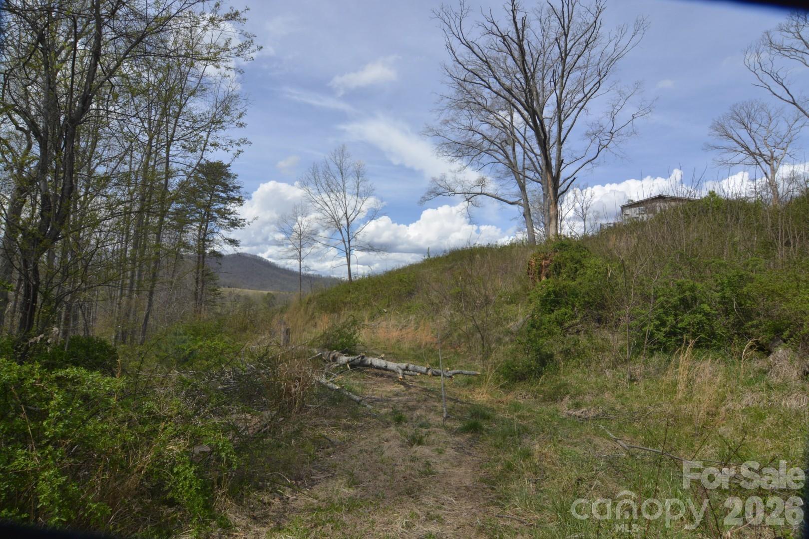 535 Old Newfound Road — Leicester
