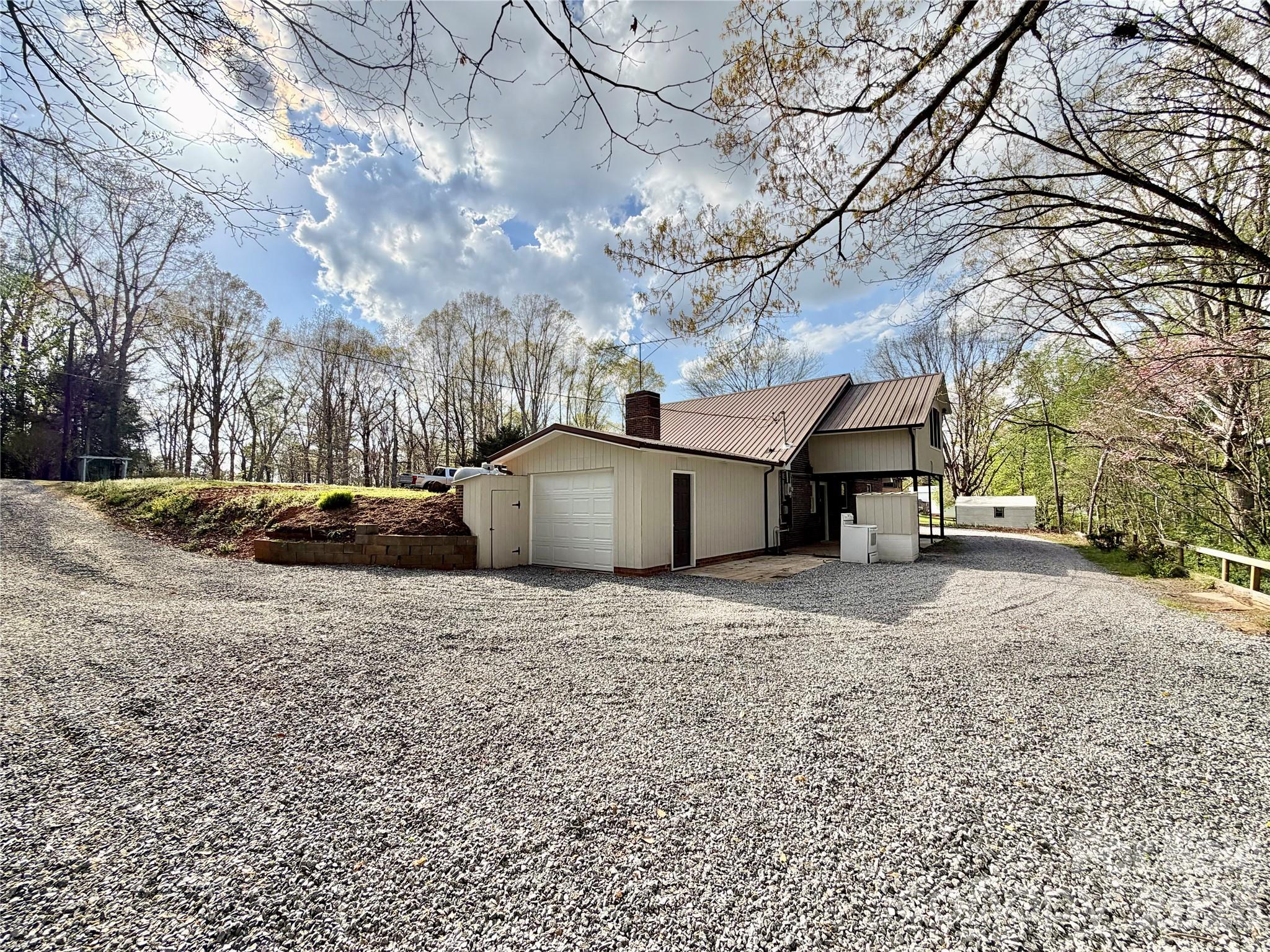 6530 Curlee Road — Conover