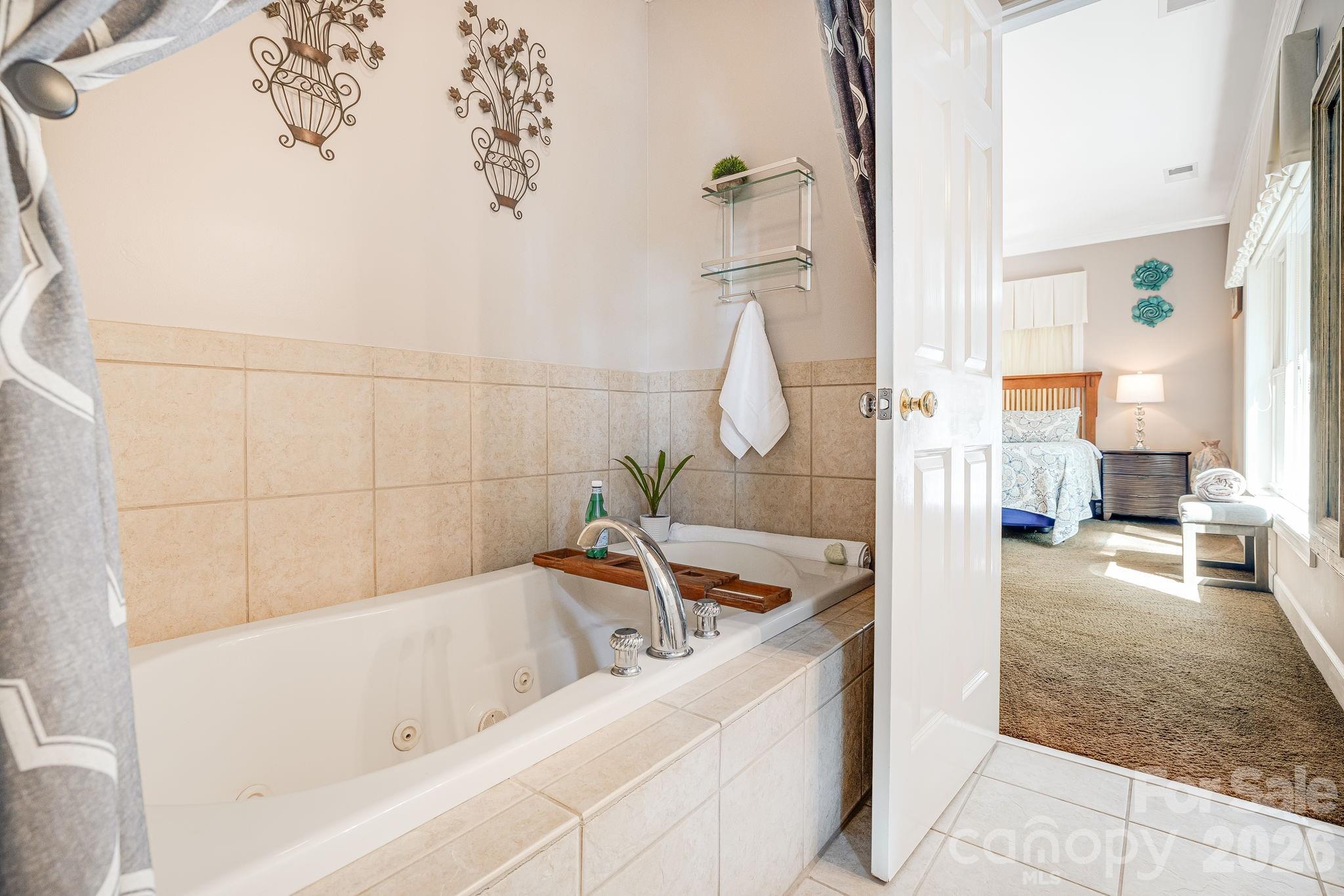 91 Island View Court — Mill Spring