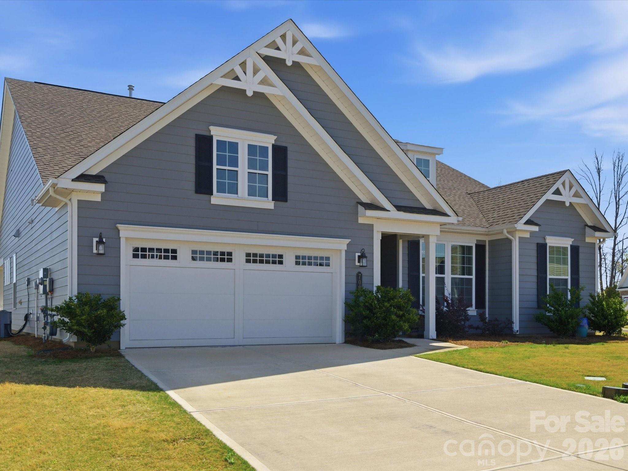 7004 Treetop Court — York