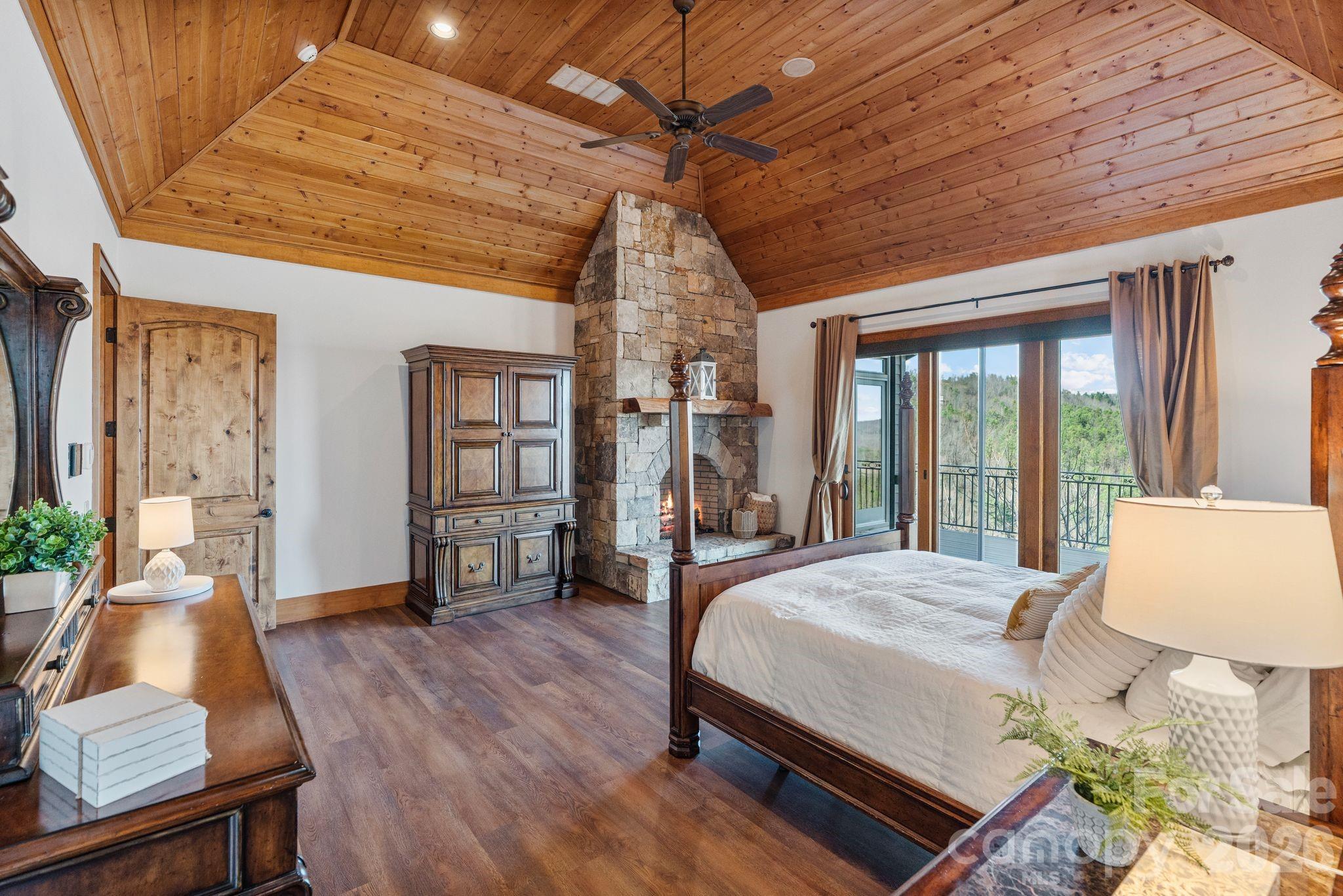 2054 Reynolds Parkway — Boone