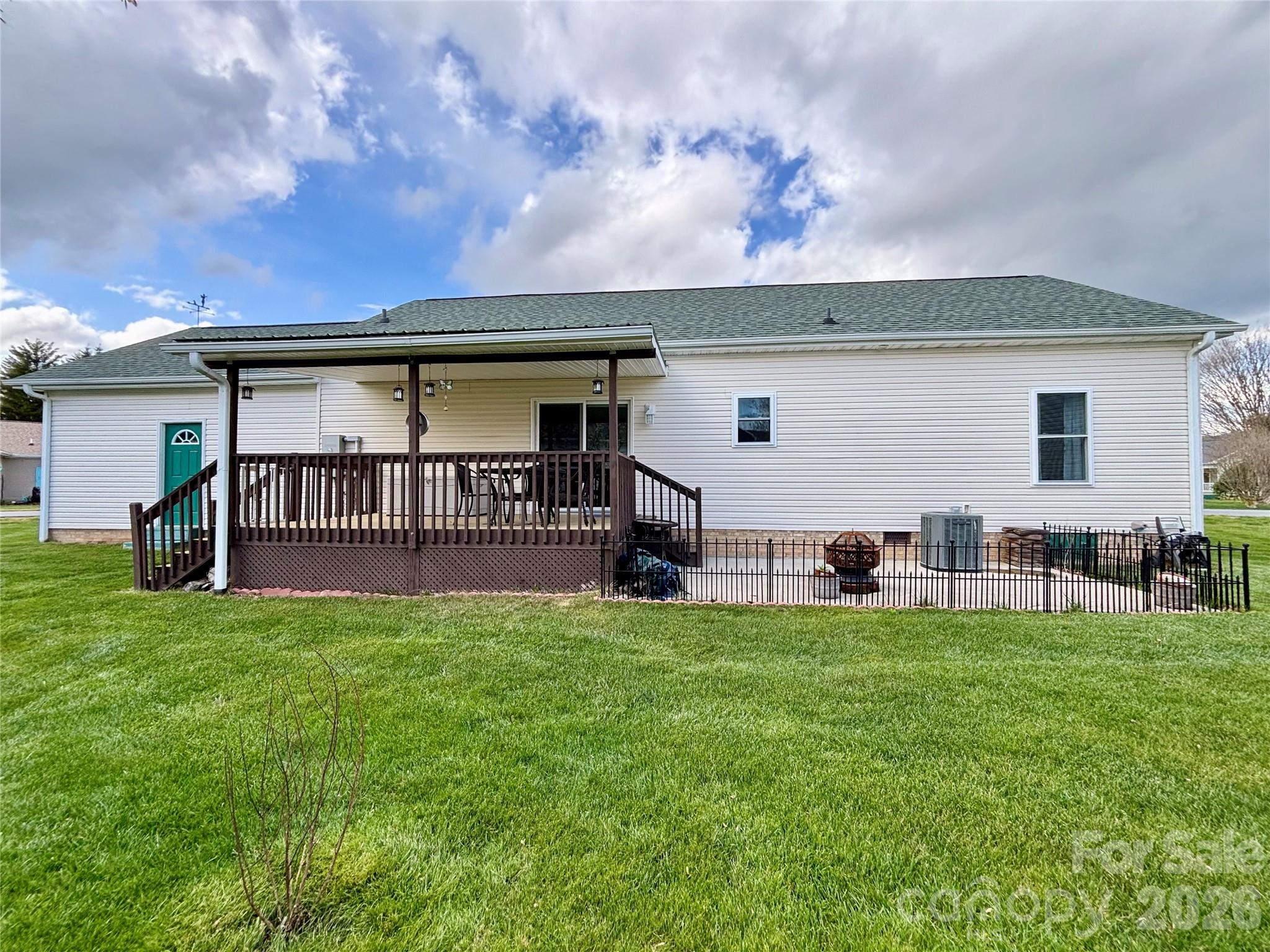 194 Beechnut Drive — Hendersonville