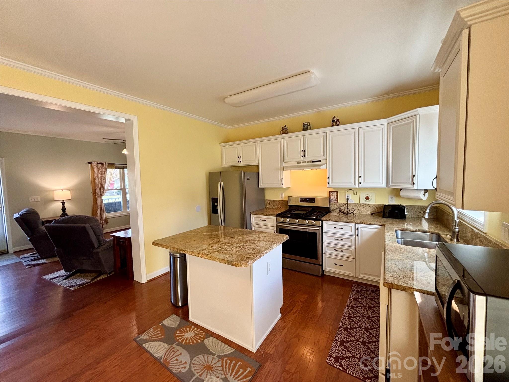 194 Beechnut Drive — Hendersonville