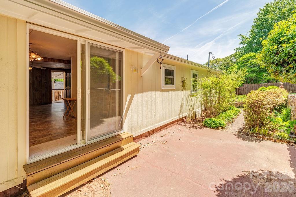 64 Haw Creek Circle — Asheville