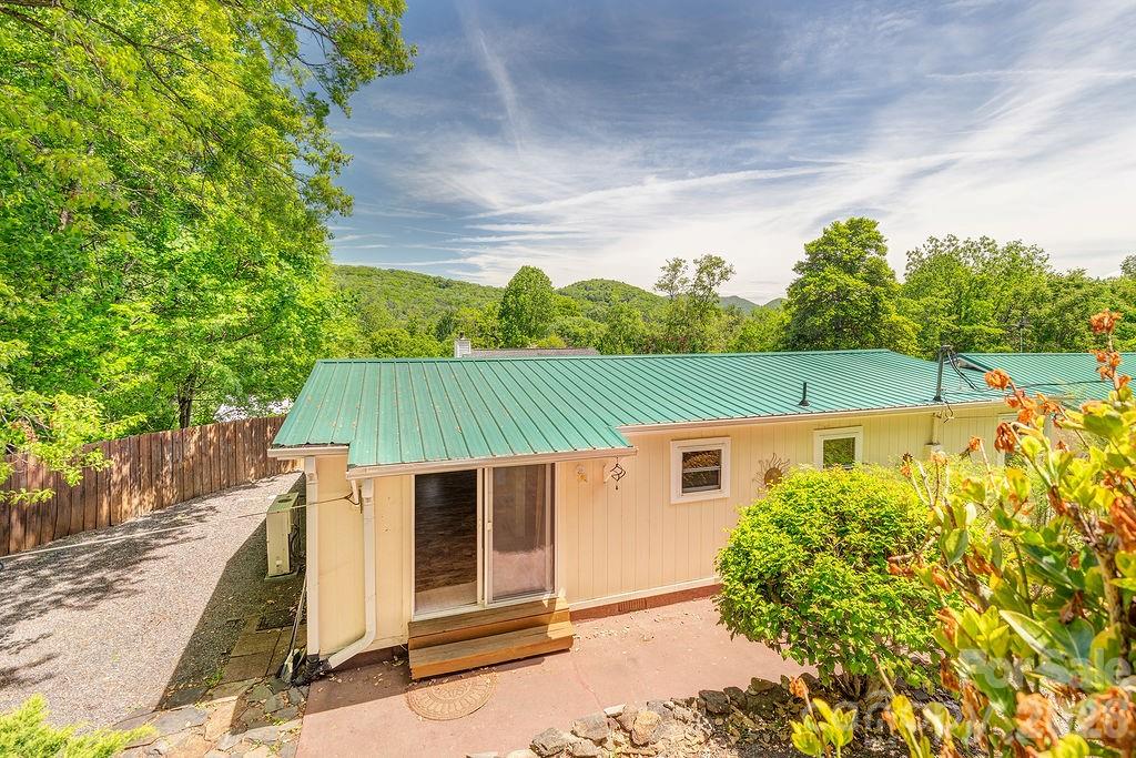 64 Haw Creek Circle — Asheville