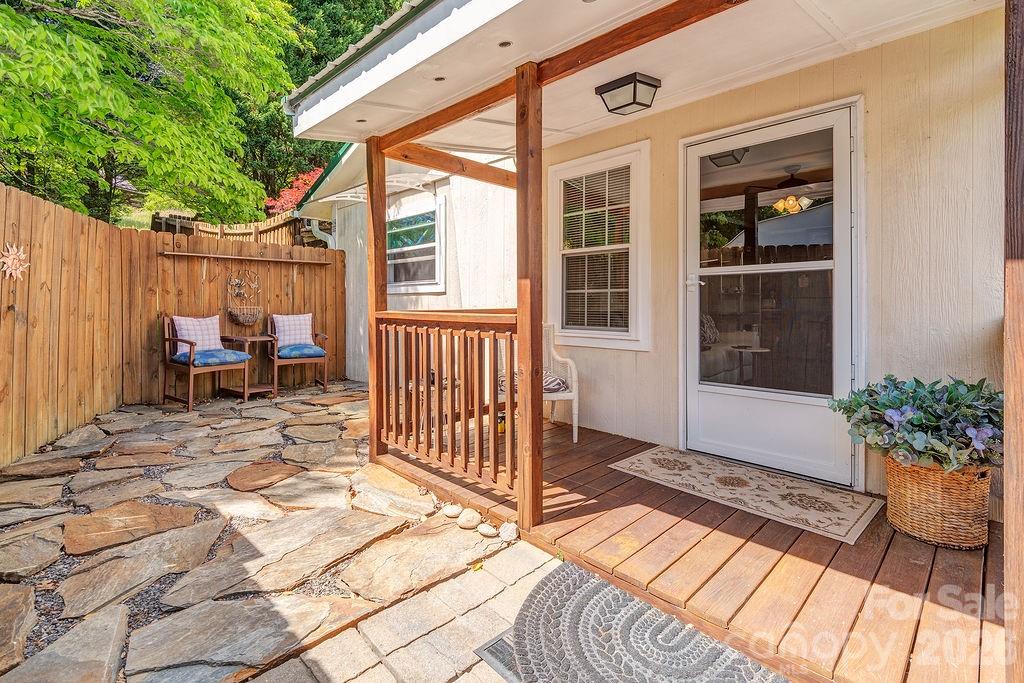 64 Haw Creek Circle — Asheville