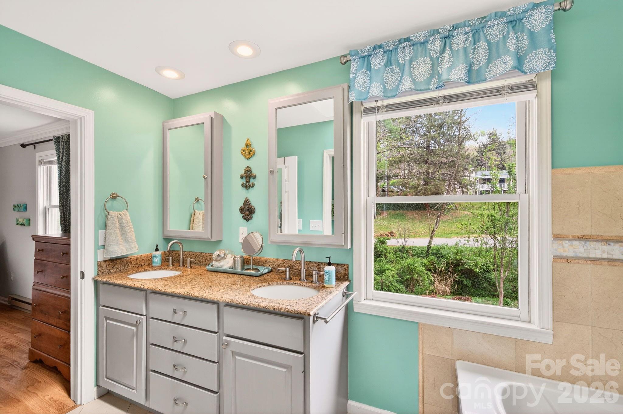 3 Ellenwood Drive — Asheville