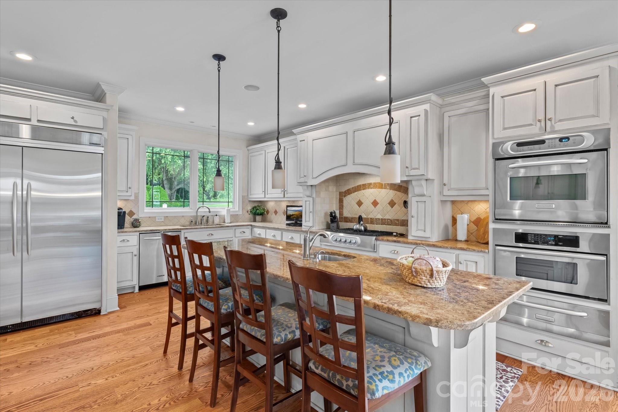 368 Players Ridge Road — Hickory