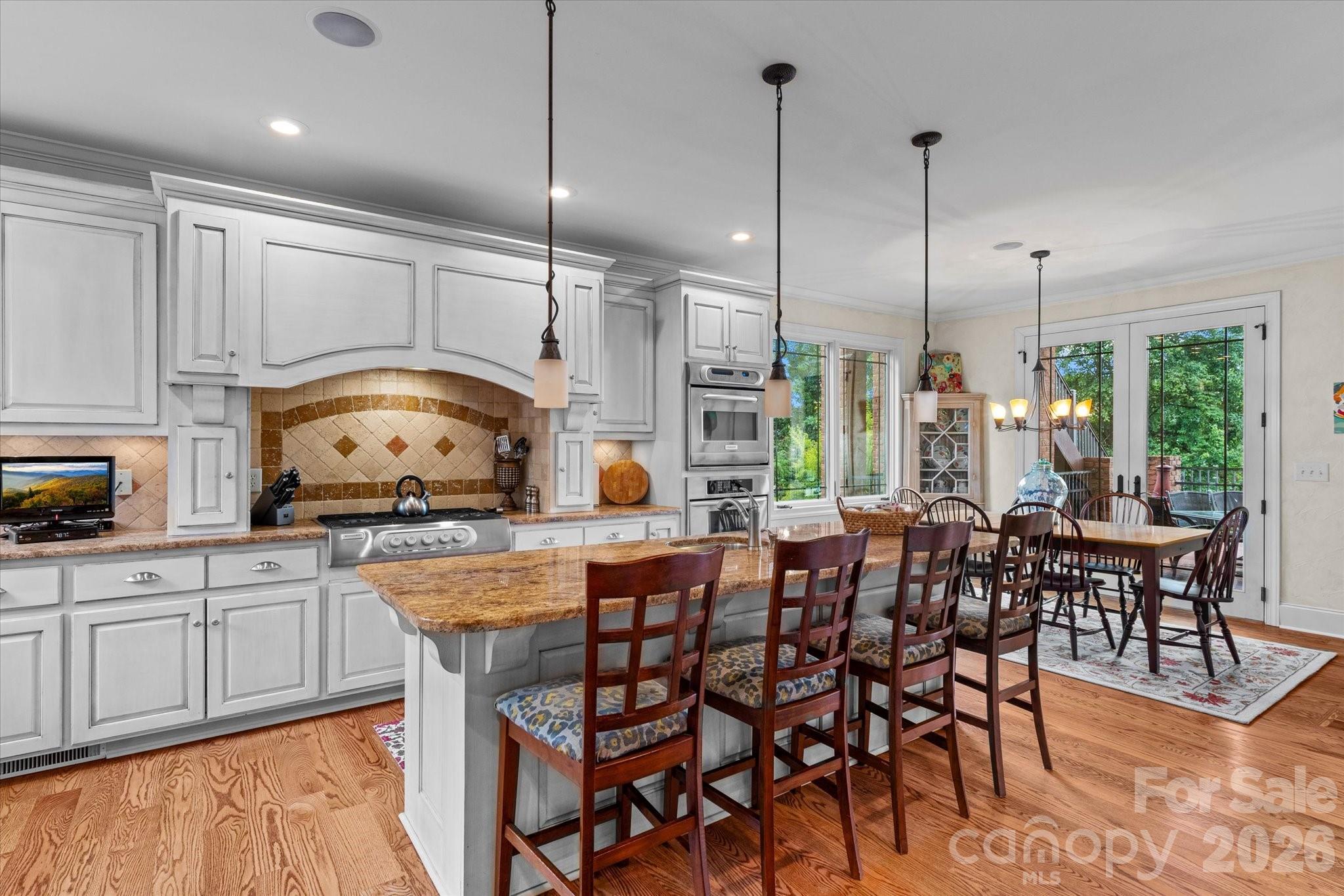 368 Players Ridge Road — Hickory