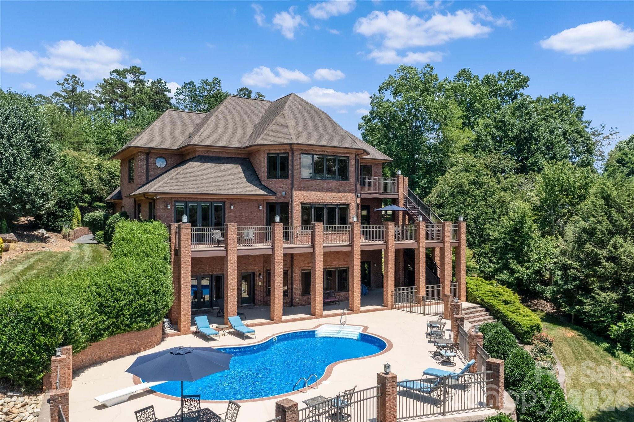 368 Players Ridge Road — Hickory