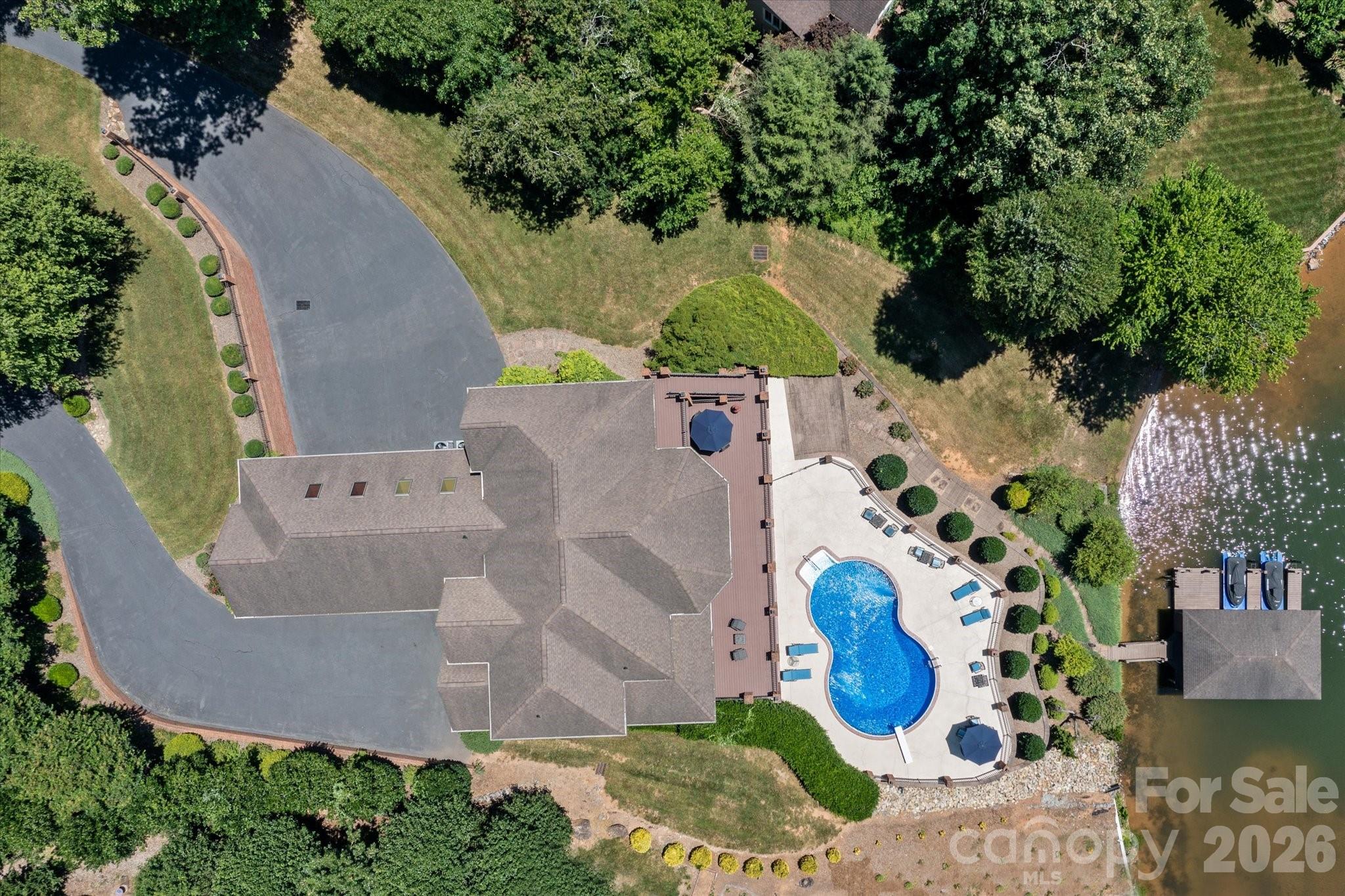 368 Players Ridge Road — Hickory