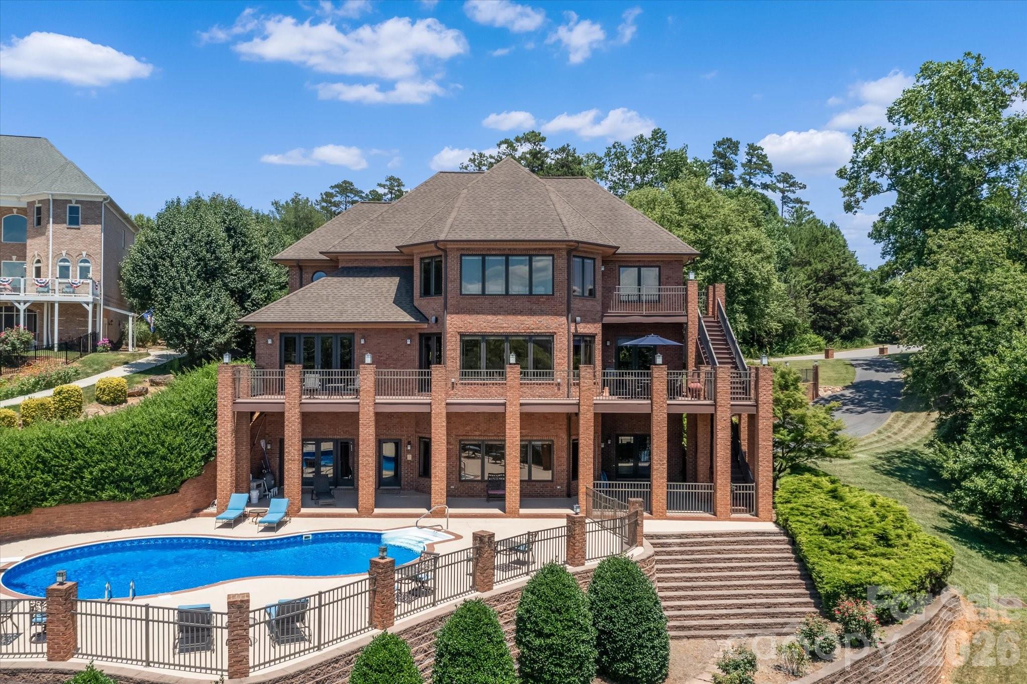 368 Players Ridge Road — Hickory