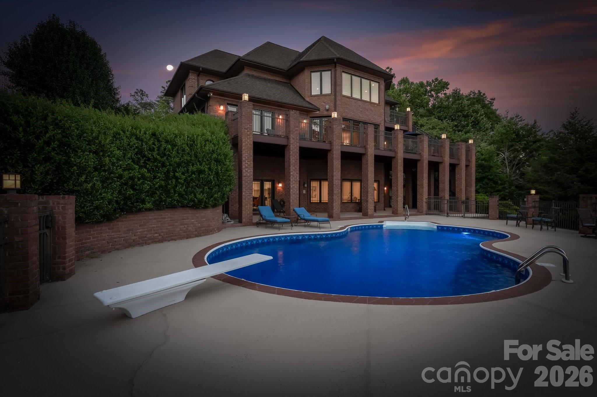 368 Players Ridge Road — Hickory