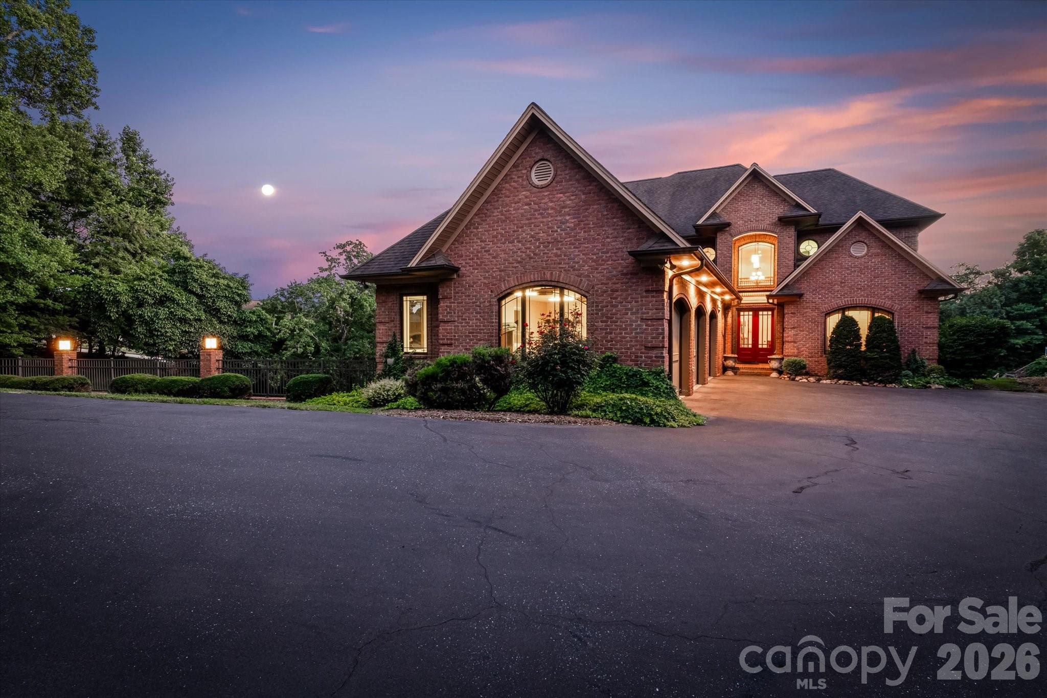 368 Players Ridge Road — Hickory