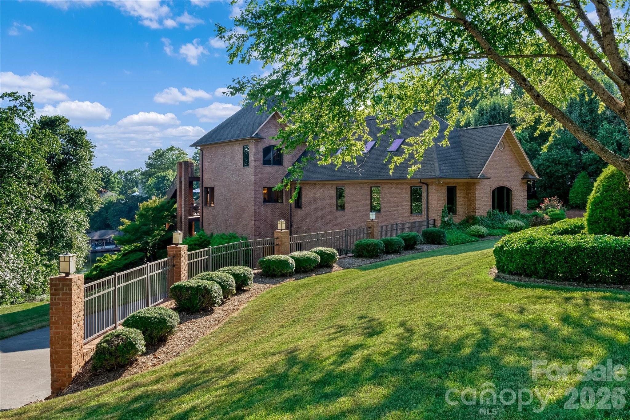 368 Players Ridge Road — Hickory