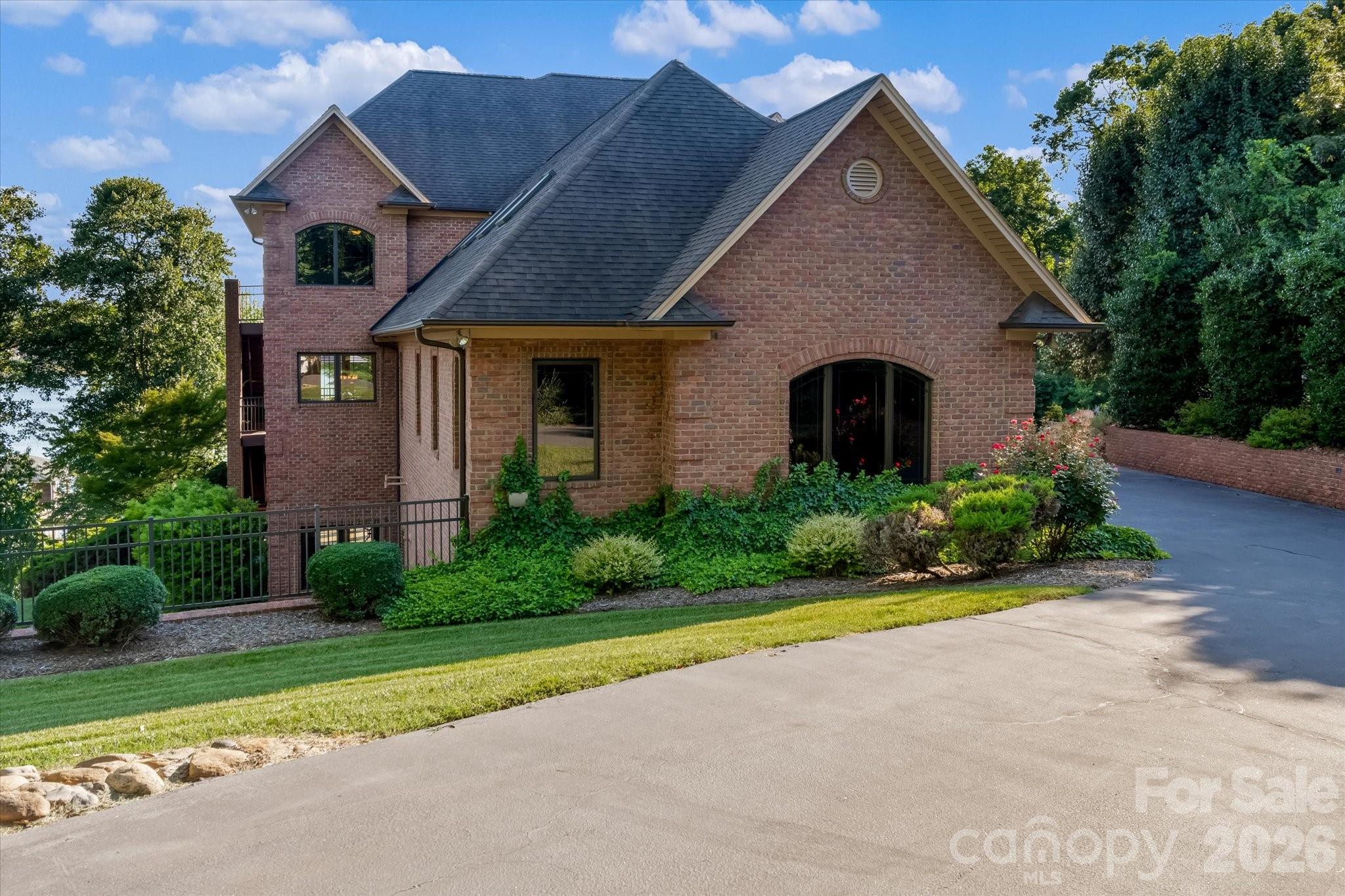 368 Players Ridge Road — Hickory