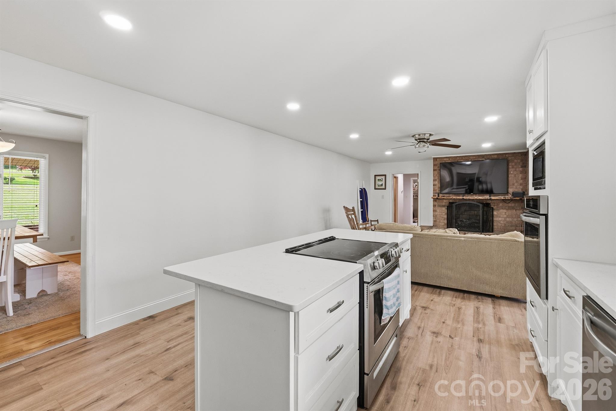 465 28th Avenue Lane NE — Hickory