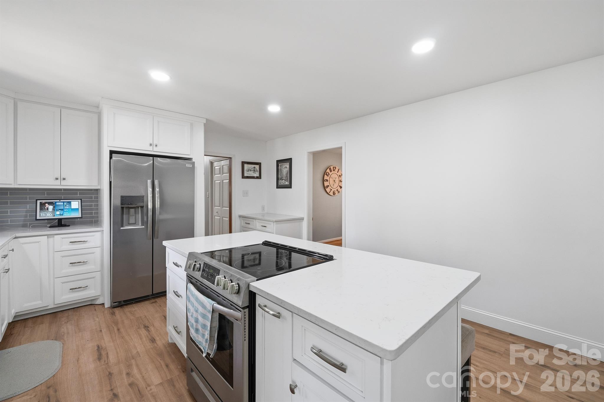 465 28th Avenue Lane NE — Hickory