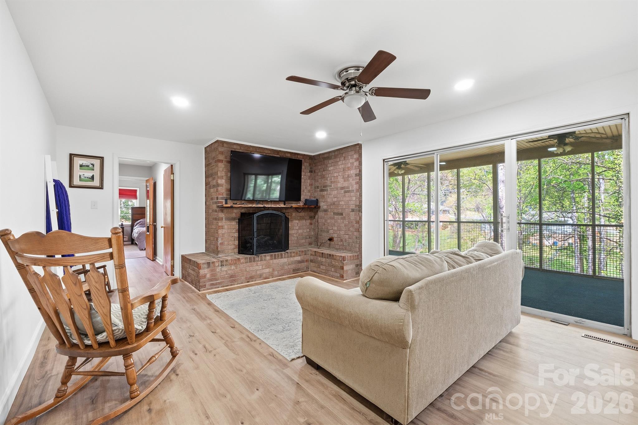 465 28th Avenue Lane NE — Hickory