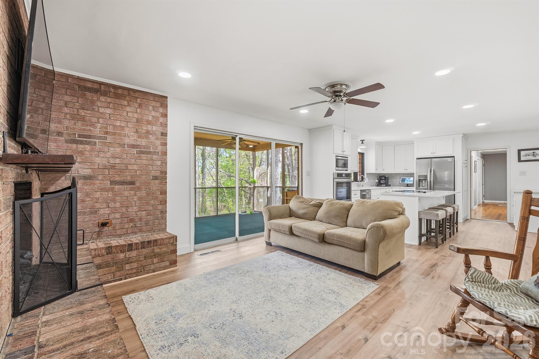 465 28th Avenue Lane NE — Hickory