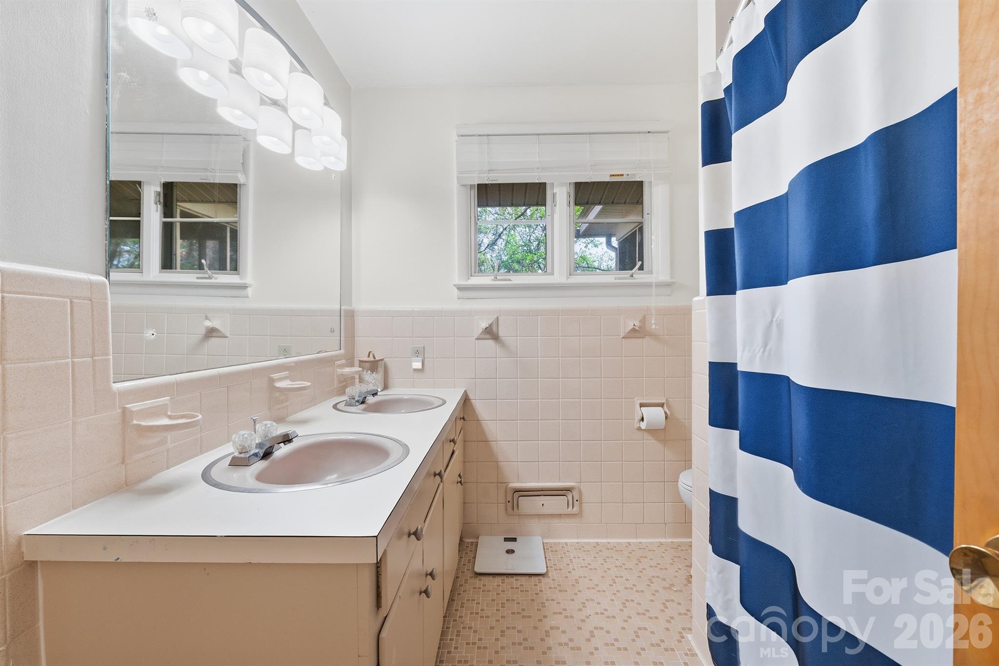 465 28th Avenue Lane NE — Hickory