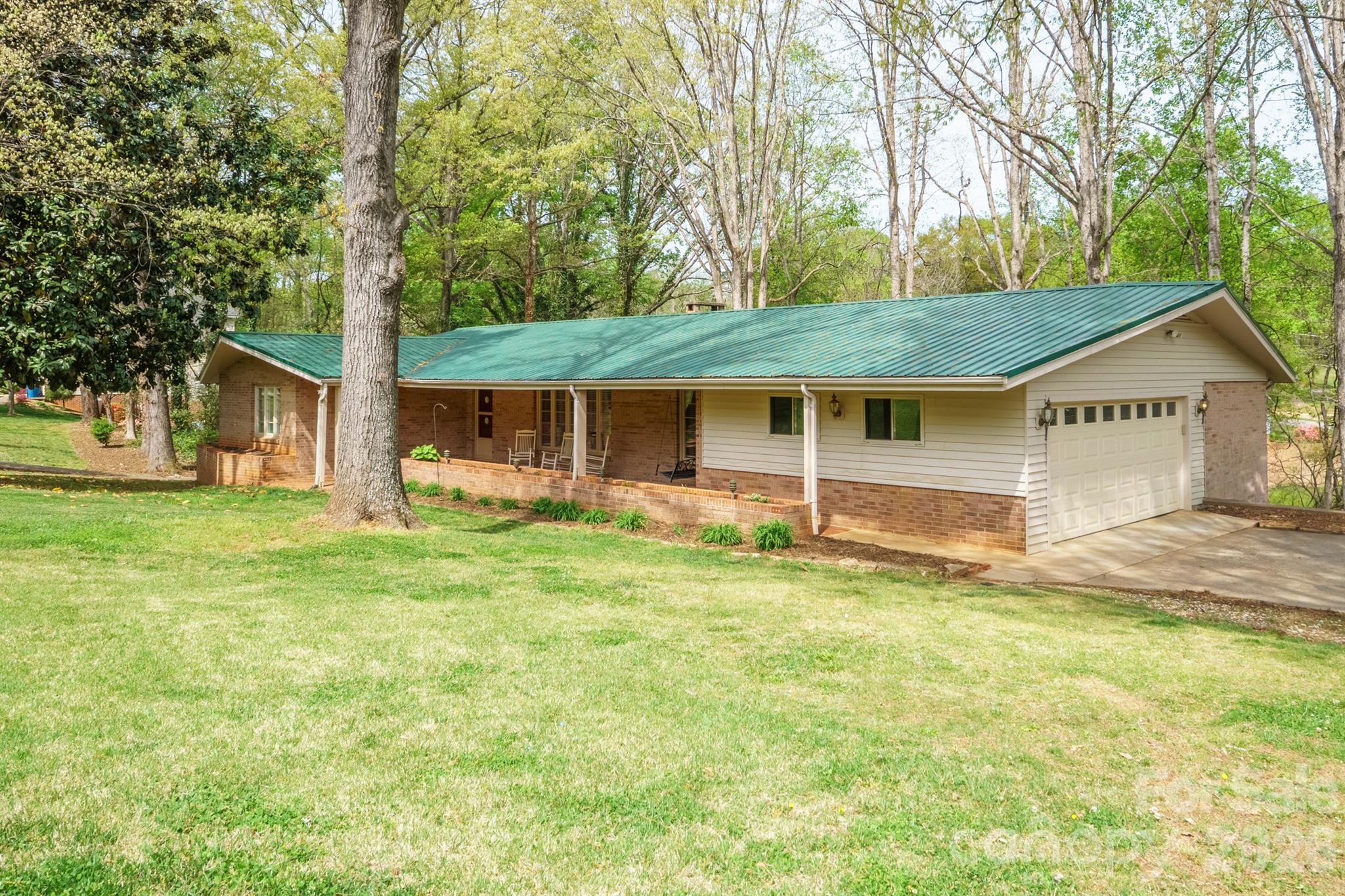 465 28th Avenue Lane NE — Hickory