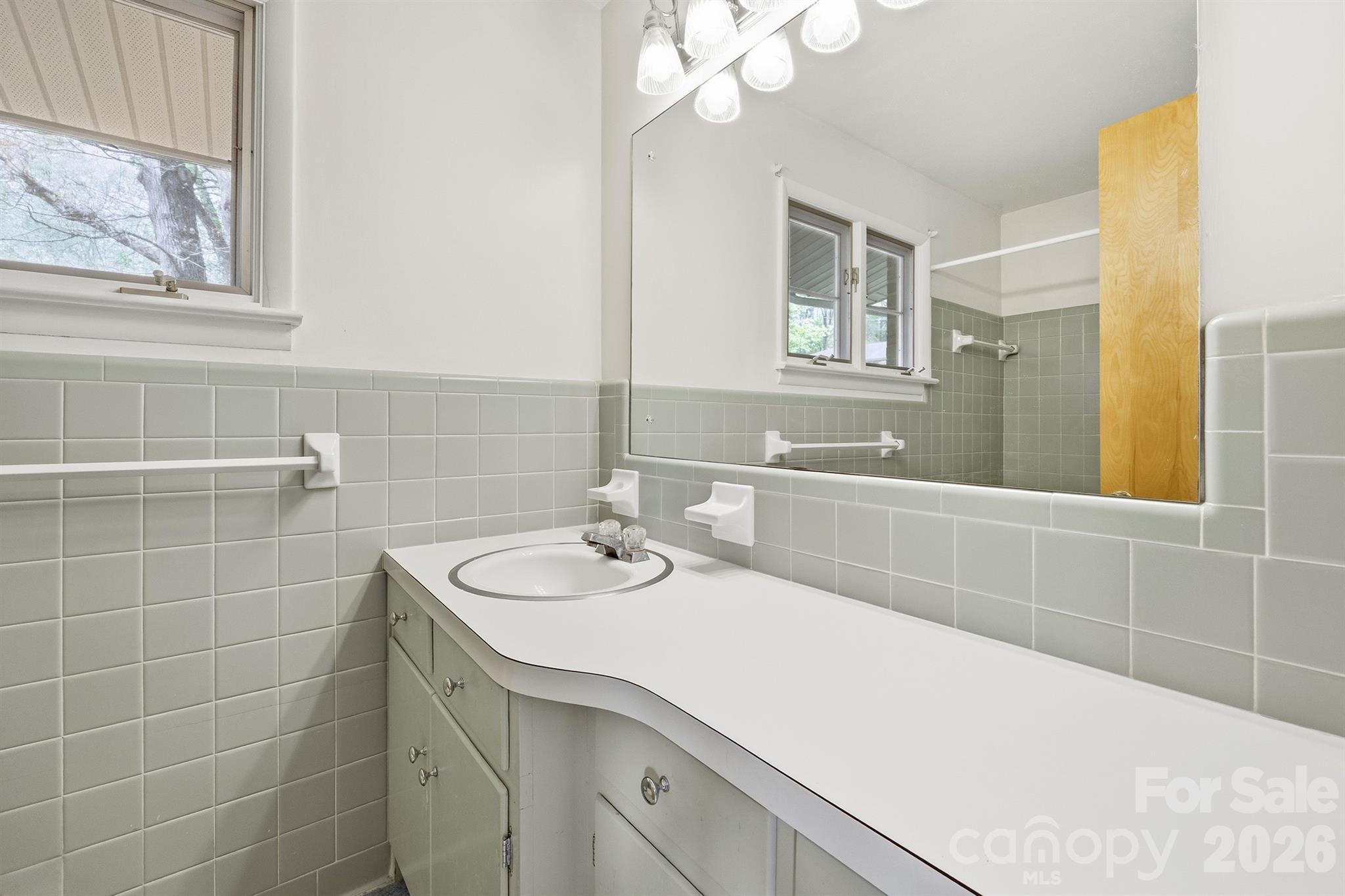 465 28th Avenue Lane NE — Hickory