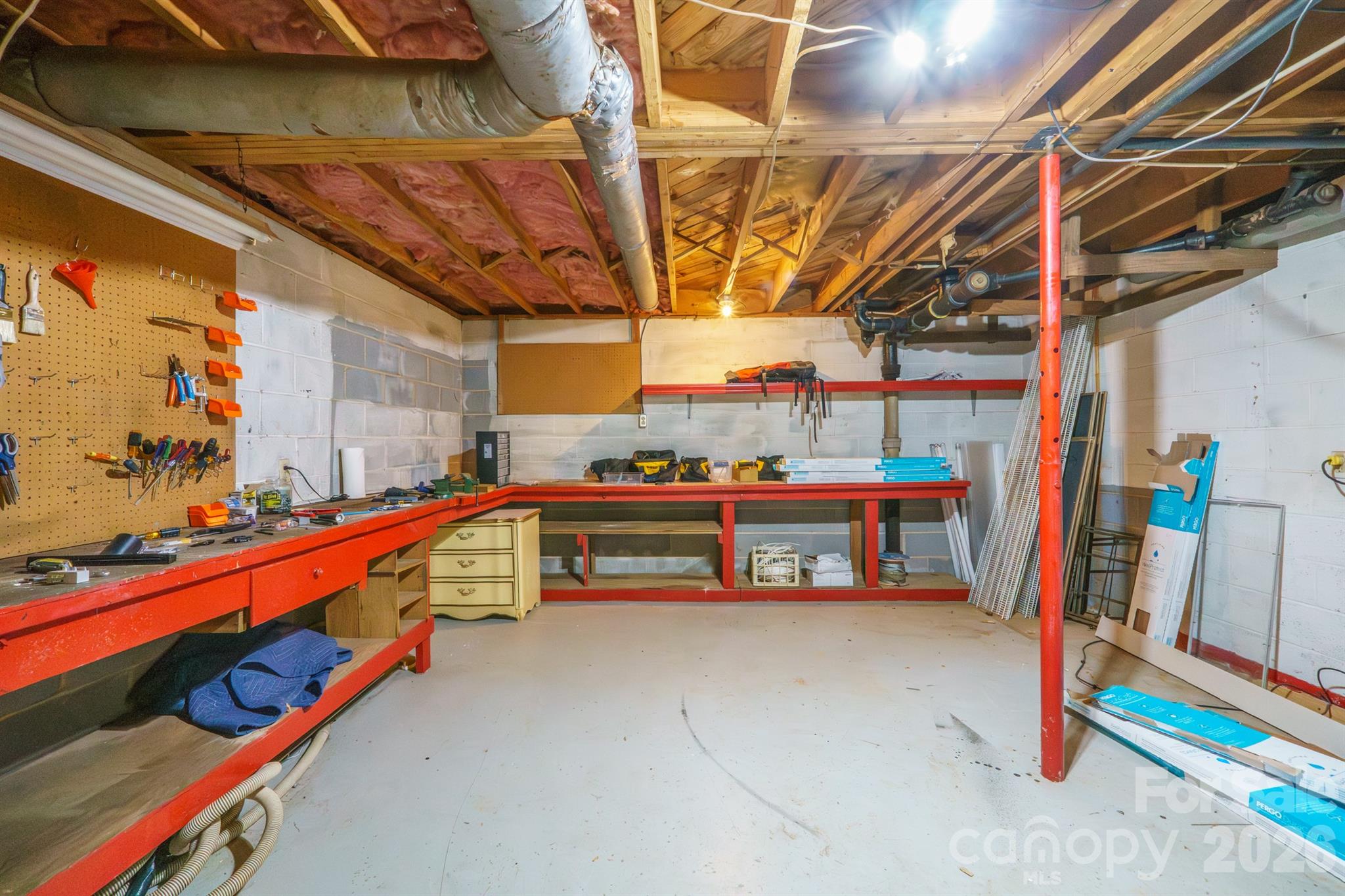 465 28th Avenue Lane NE — Hickory