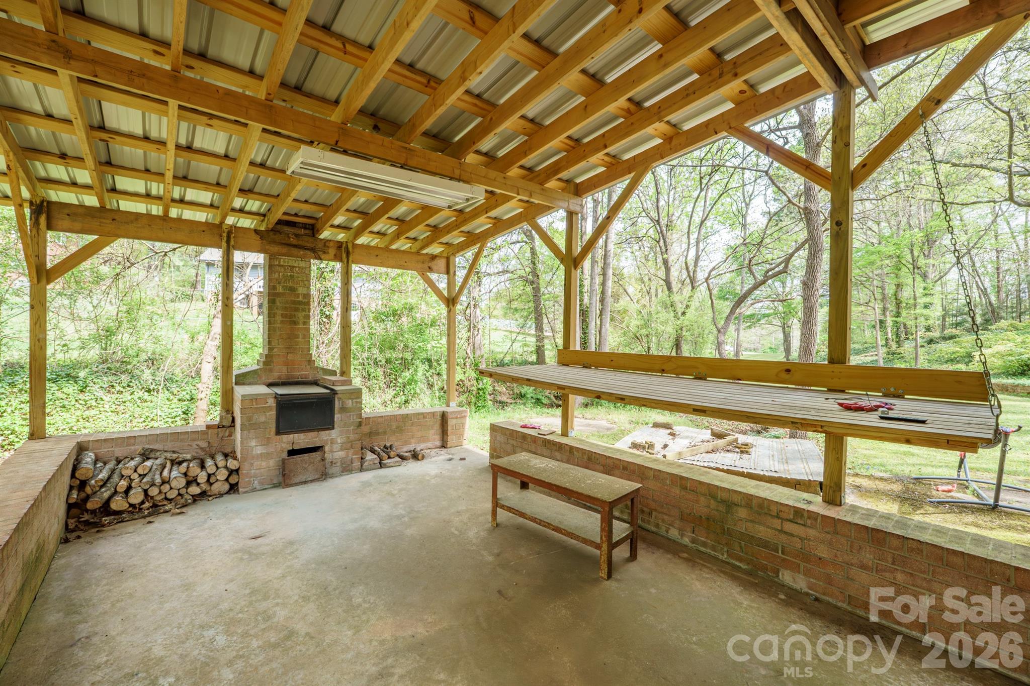 465 28th Avenue Lane NE — Hickory