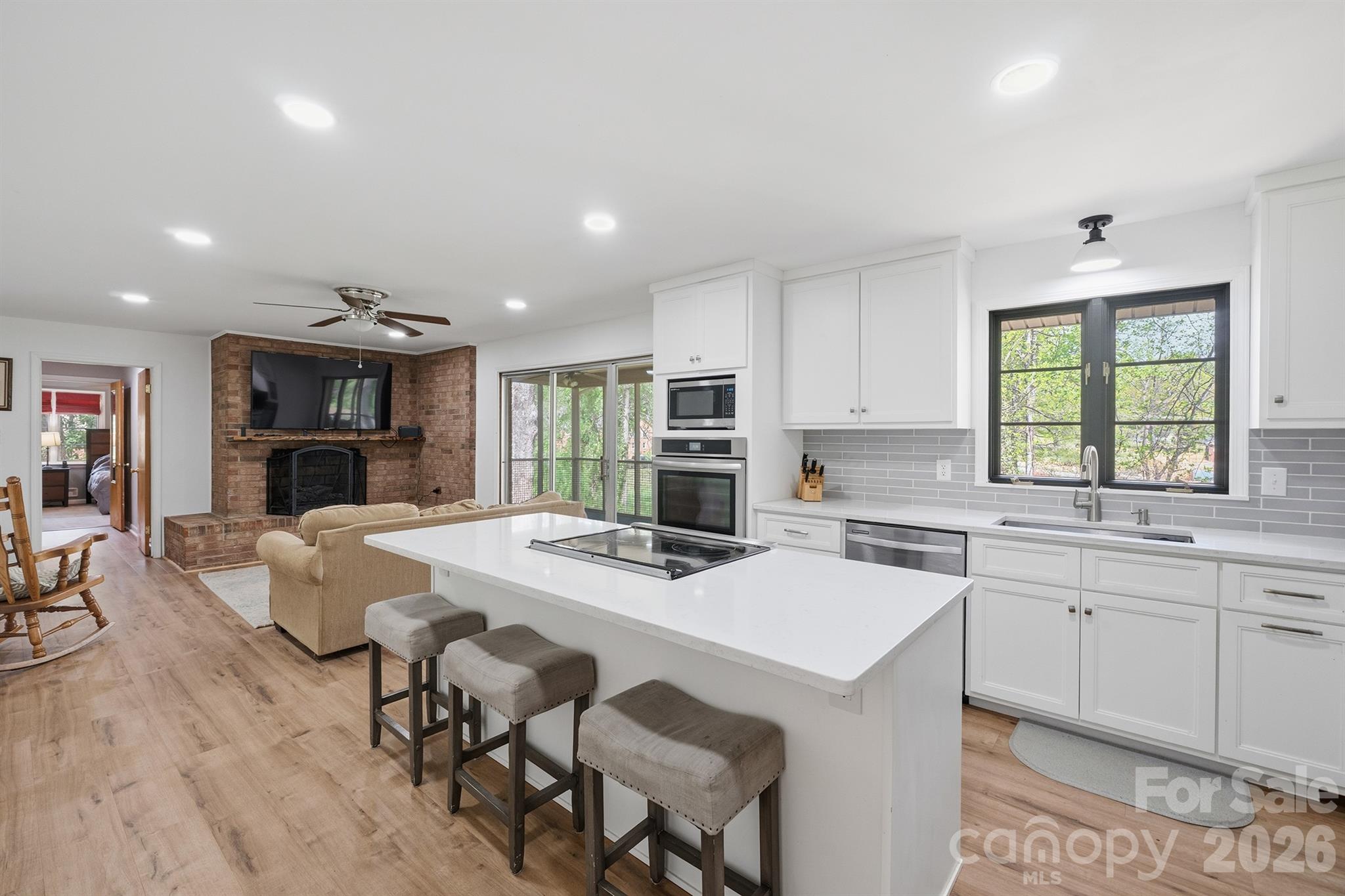 465 28th Avenue Lane NE — Hickory