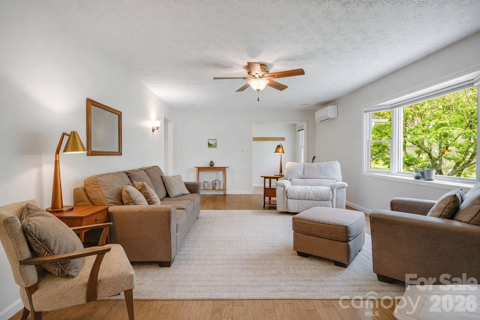 6334 Jacks Creek Road — Burnsville