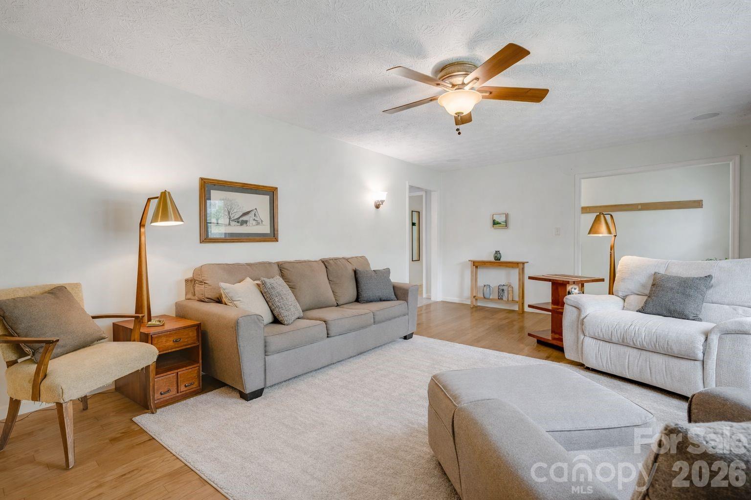 6334 Jacks Creek Road — Burnsville