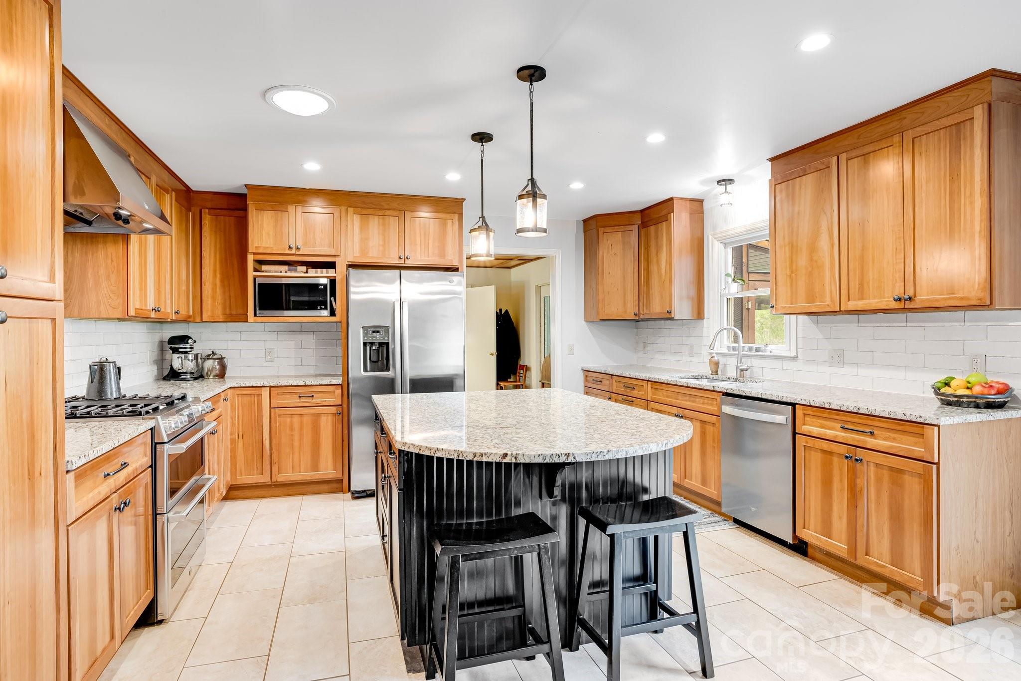 6334 Jacks Creek Road — Burnsville