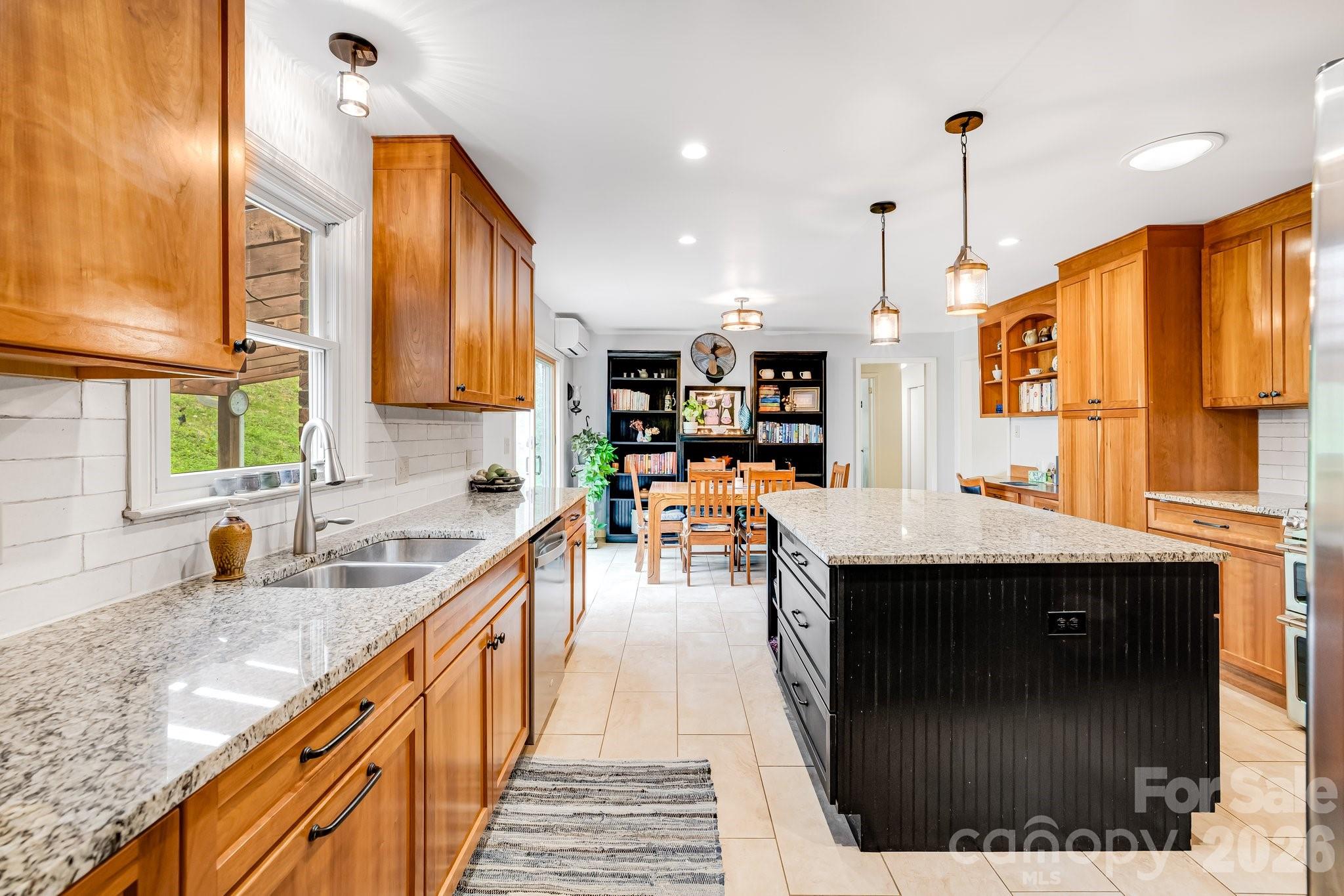 6334 Jacks Creek Road — Burnsville