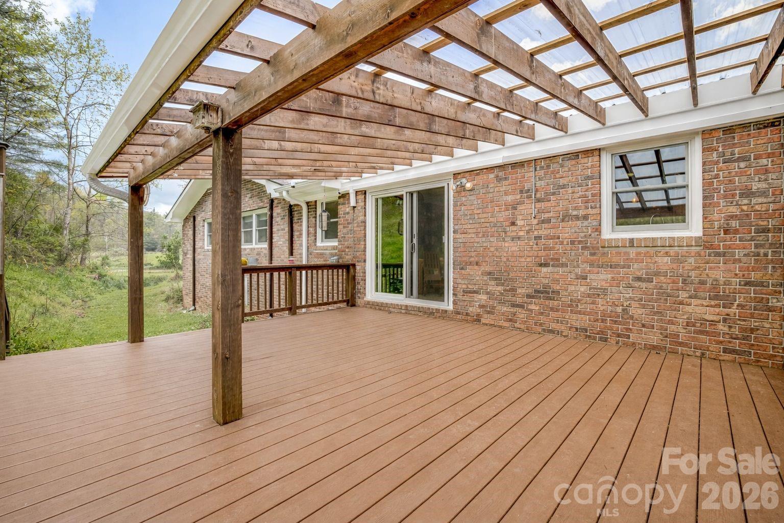 6334 Jacks Creek Road — Burnsville