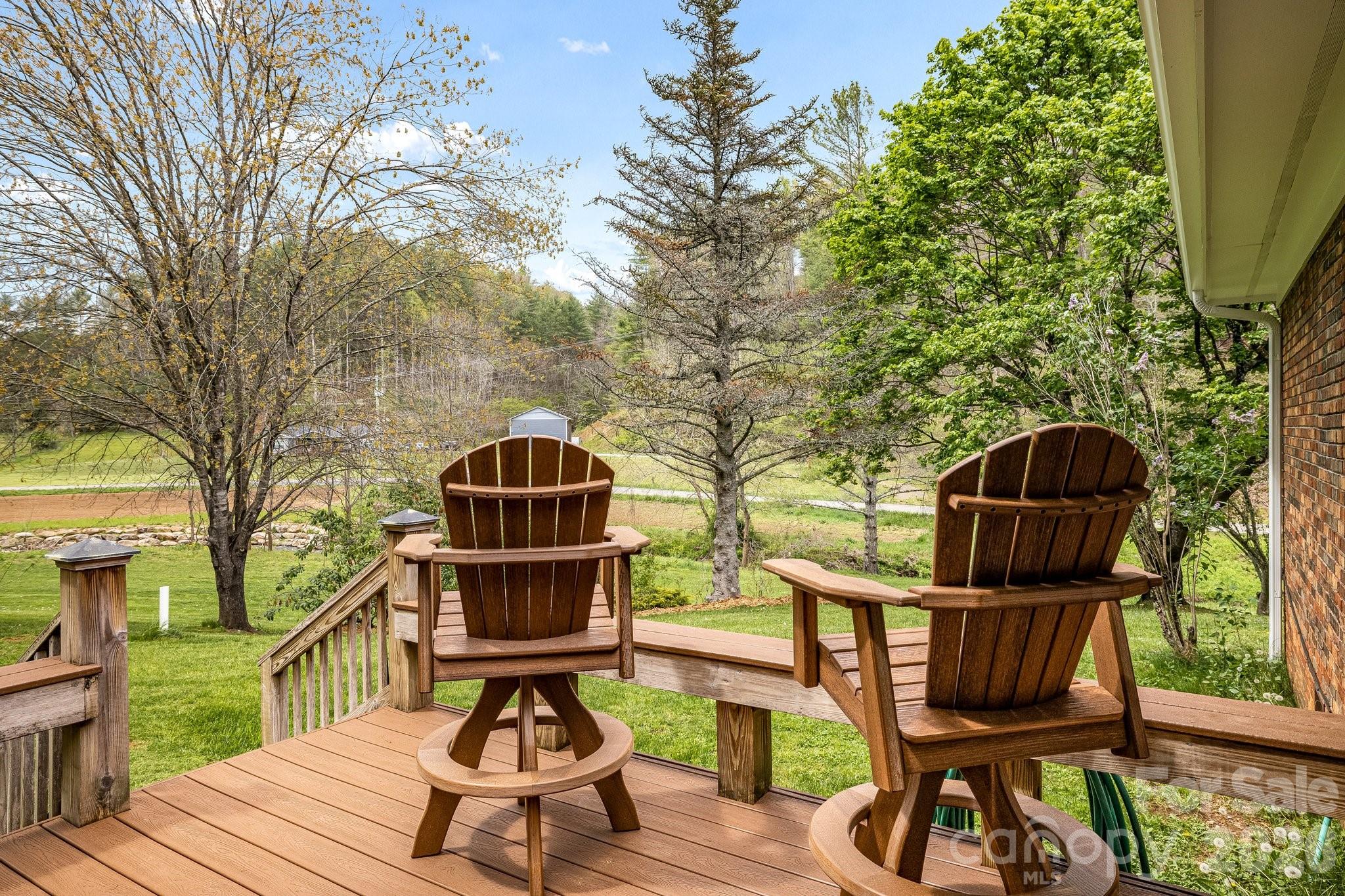 6334 Jacks Creek Road — Burnsville