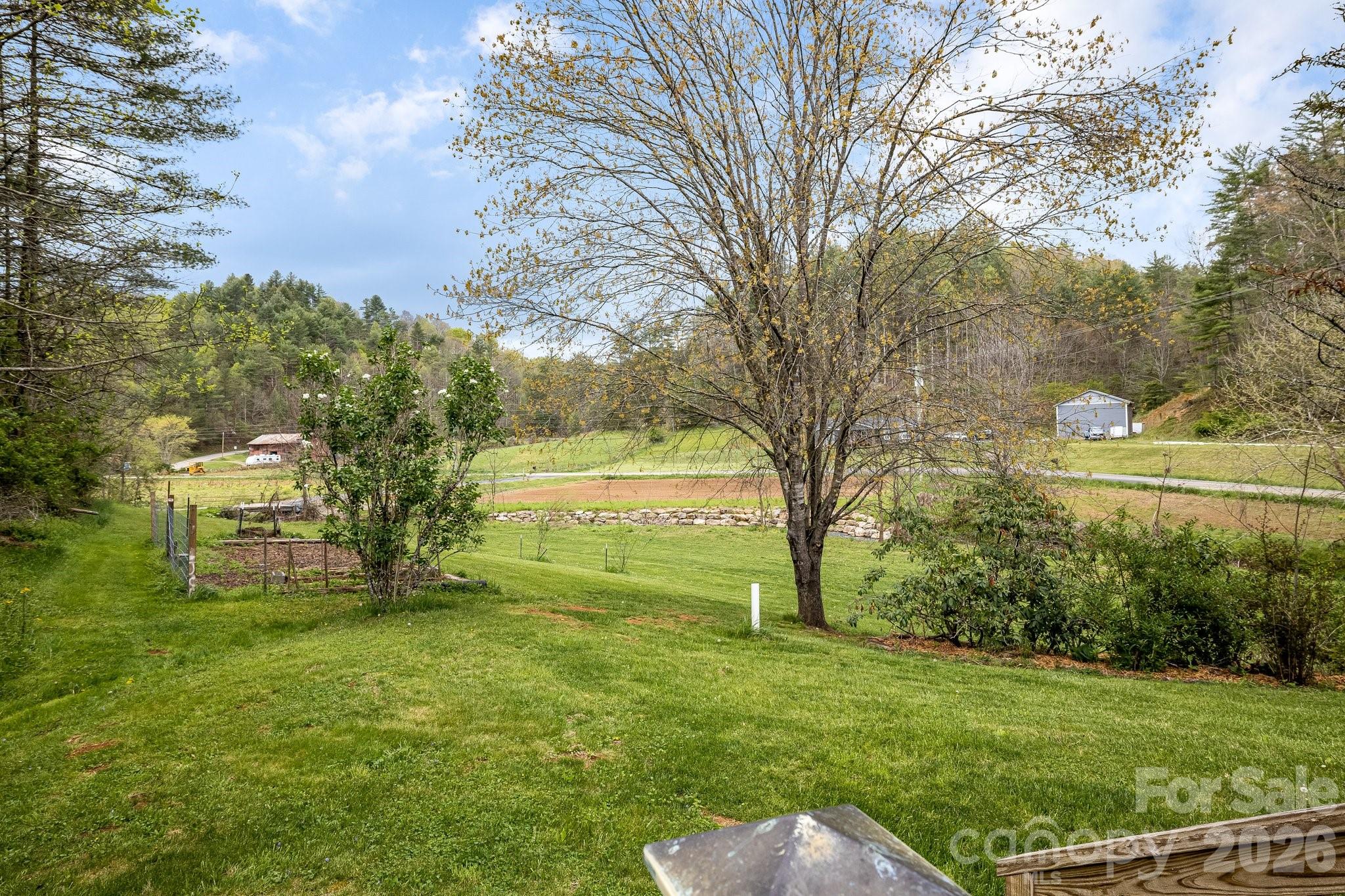 6334 Jacks Creek Road — Burnsville